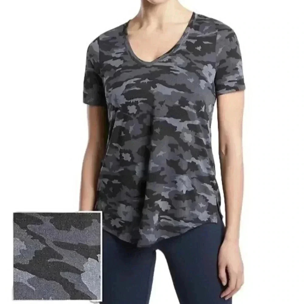 ⚡️Athleta breezy camo scoop neckline tee shirt